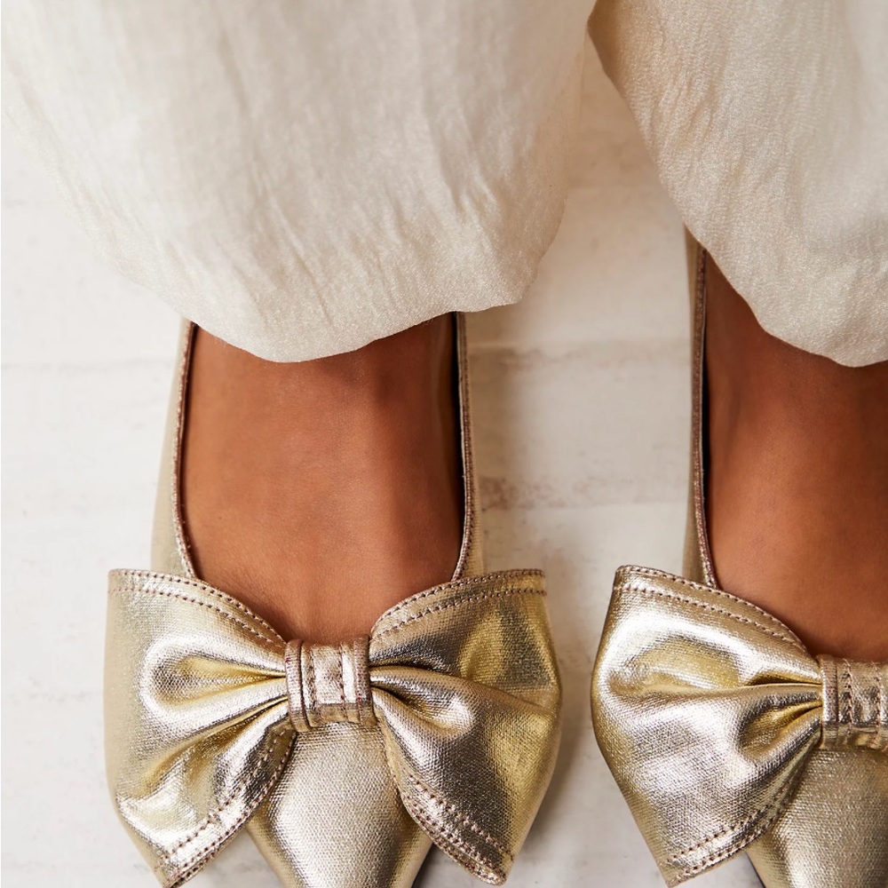 Jeffrey Campbell BNIB Gold Bow Flats//9.5